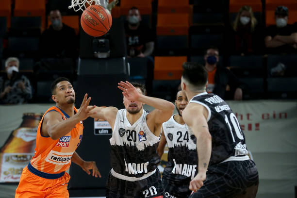 孙颖莎则在 孙颖莎则在